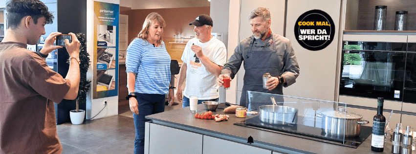 Cook mal, wer da spricht! mit Kirstin Höfer (Gast), Mario Specht (Regie), Dirk Castor (Profikoch & Talkmaster, rechts) und Luca Di Stefano (Kamermann, ganz links)